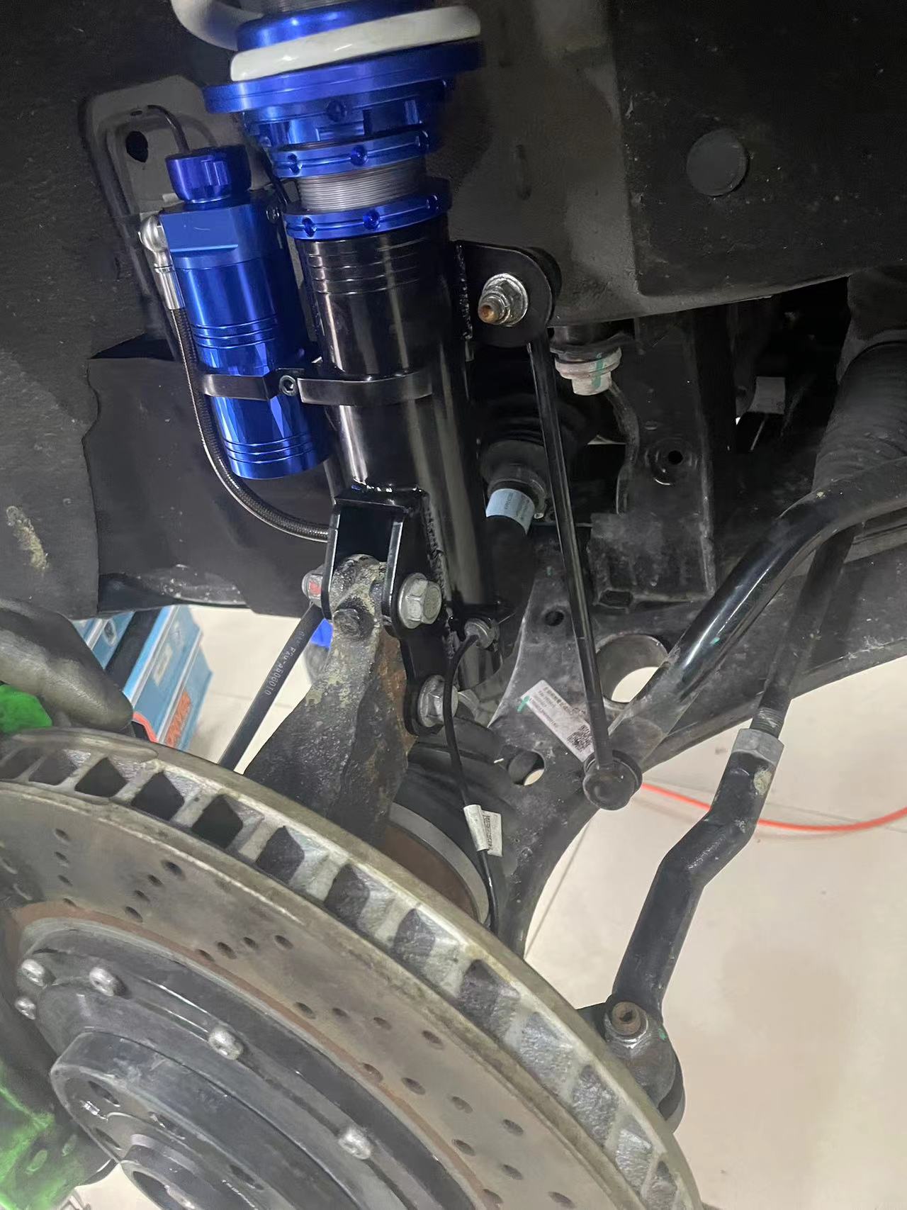 How to install JETOUR TRAVELER T2  Nitrogen shocks front coilovers ?